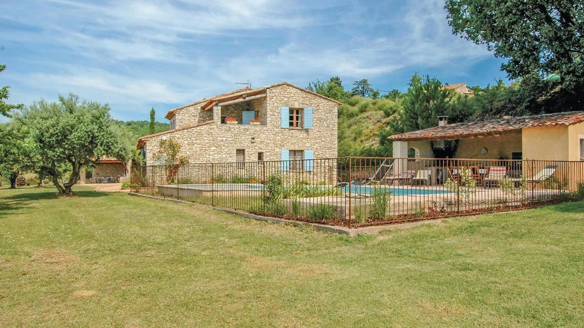 Amazing Home In Sainte Croix-A-Lauze France