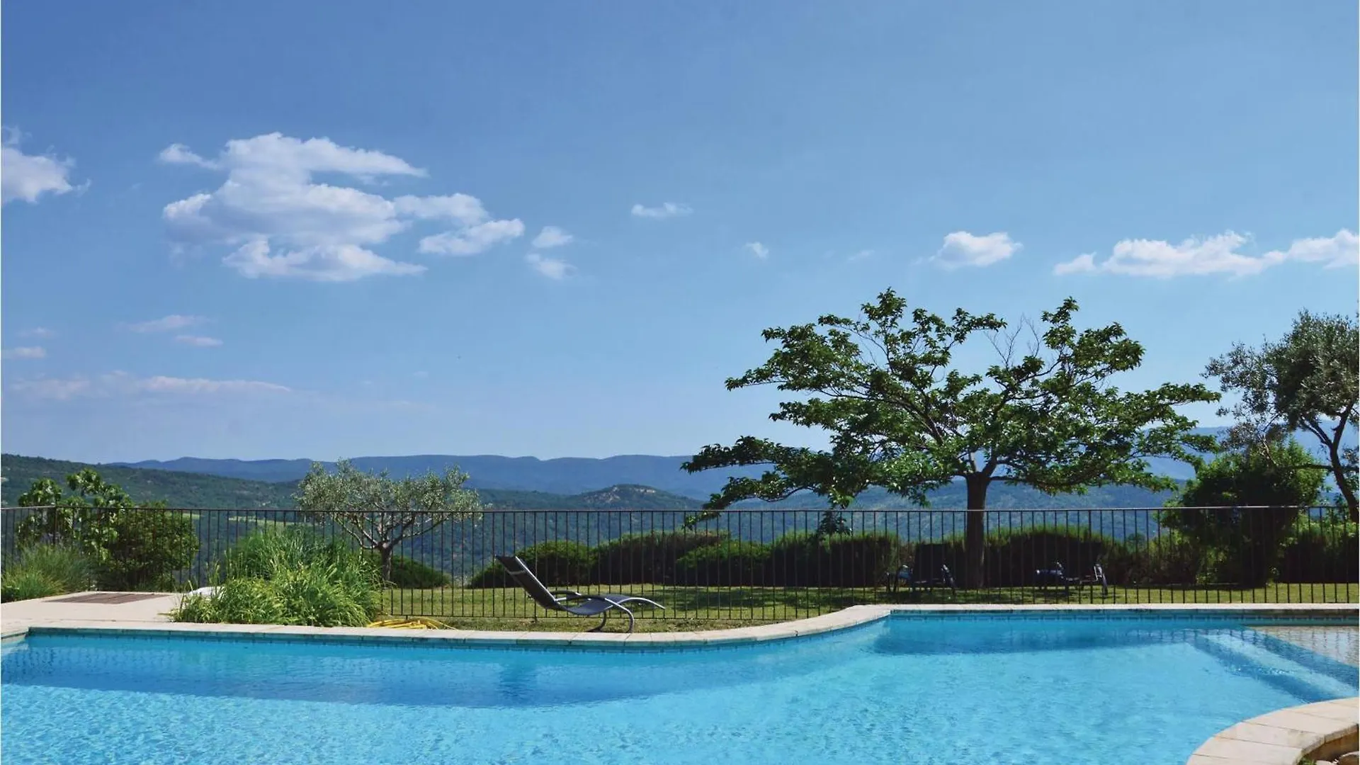 Amazing Home In Sainte Croix-A-Lauze France