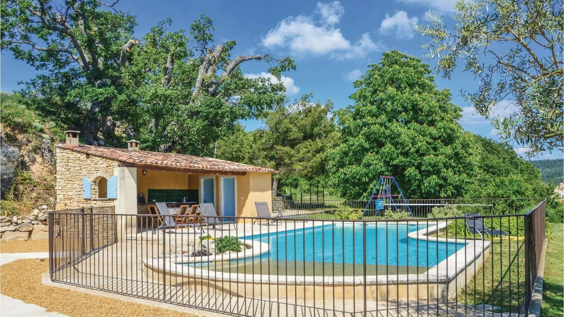 Amazing Home In Sainte Croix-A-Lauze